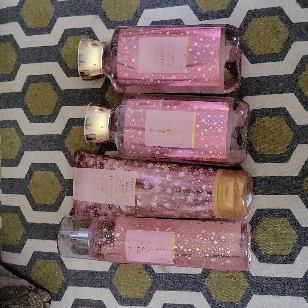 Bath body works Package hp 4 full size triple berry martini One Mini Puff Bag